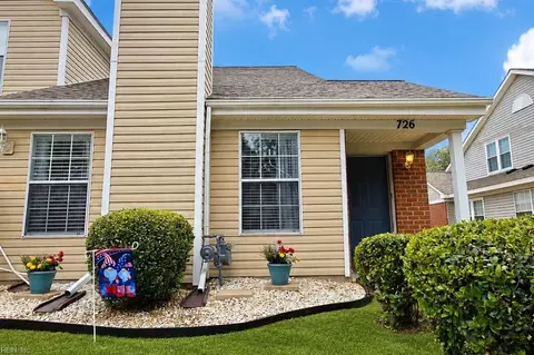 726 Oak Mill Ln, Newport News, VA 23602