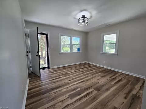 22284 Medicine Springs Rd, Courtland, VA 23837