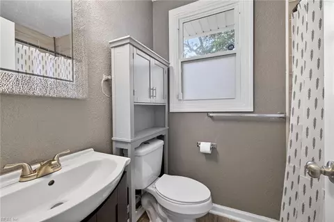 Bath - 203 Roane Dr, Hampton, VA 23669 photo 1 of 1