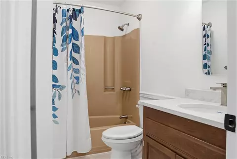 Bath - 294 Eaton St, Hampton, VA 23669 photo 2 of 2
