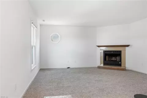 Living - 294 Eaton St, Hampton, VA 23669 photo 2 of 4