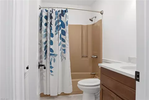 Bath - 294 Eaton St, Hampton, VA 23669 photo 1 of 2