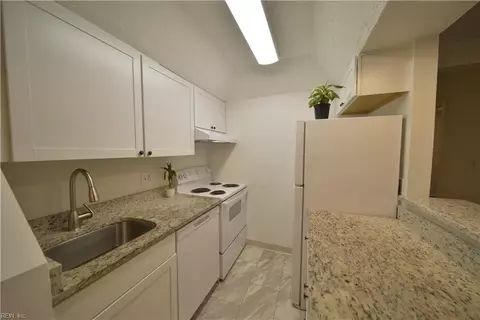 3 Davenport Ct, Hampton, VA 23666