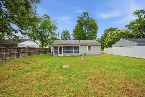 Exterior - 1003 Rollins Cir, Hampton, VA 23663 photo 5 of 11