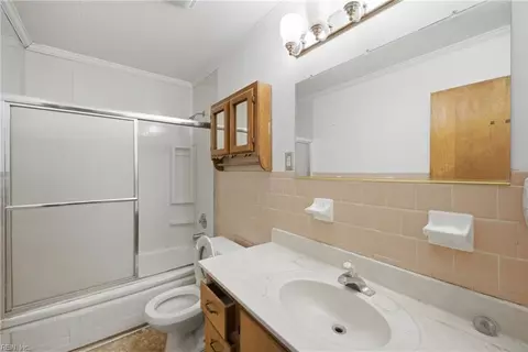 Bath - 1003 Rollins Cir, Hampton, VA 23663 photo 1 of 2