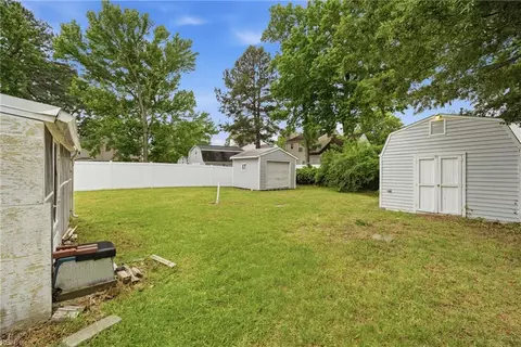 Exterior - 1003 Rollins Cir, Hampton, VA 23663 photo 8 of 11