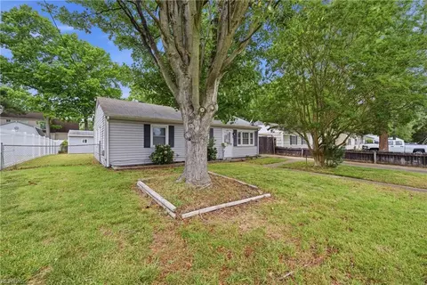 Exterior - 1003 Rollins Cir, Hampton, VA 23663 photo 10 of 11