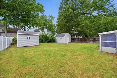 Exterior - 1003 Rollins Cir, Hampton, VA 23663 photo 7 of 11