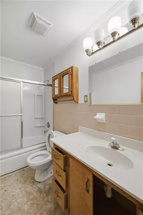 Bath - 1003 Rollins Cir, Hampton, VA 23663 photo 2 of 2
