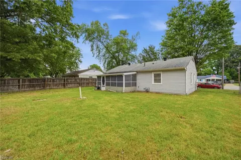Exterior - 1003 Rollins Cir, Hampton, VA 23663 photo 6 of 11