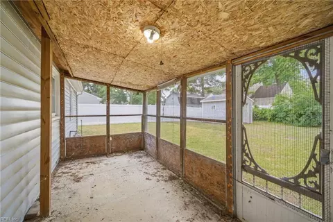 Exterior - 1003 Rollins Cir, Hampton, VA 23663 photo 2 of 11
