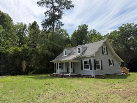 1069 Hosier Rd, Suffolk, VA 23434