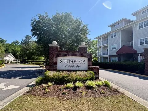 912 Southmoor Dr #301, Virginia Beach, VA 23455