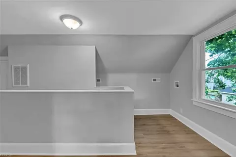 Entry Way - 329 E Randall Ave, Norfolk, VA 23503 photo 3 of 6