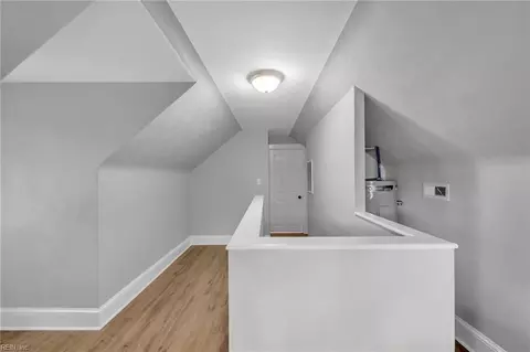 Entry Way - 329 E Randall Ave, Norfolk, VA 23503 photo 4 of 6