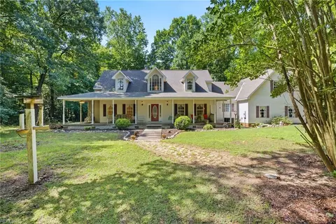 18517 Shady Pine Ln, Windsor, VA 23487