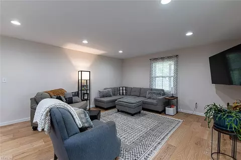 Living - 7230 Otey Dr, Lanexa, VA 23089 photo 1 of 2