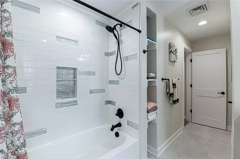 Bath - 7230 Otey Dr, Lanexa, VA 23089 photo 6 of 9
