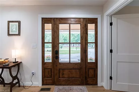Entry Way - 7230 Otey Dr, Lanexa, VA 23089 photo 2 of 4