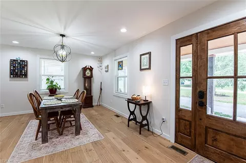Entry Way - 7230 Otey Dr, Lanexa, VA 23089 photo 3 of 4
