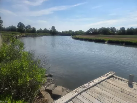 13 Meadowbrook Dr, Hampton, VA 23666