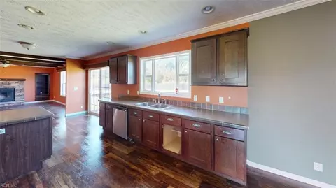 Entry Way - 4985 Deer Path Rd, Suffolk, VA 23437 photo 6 of 8