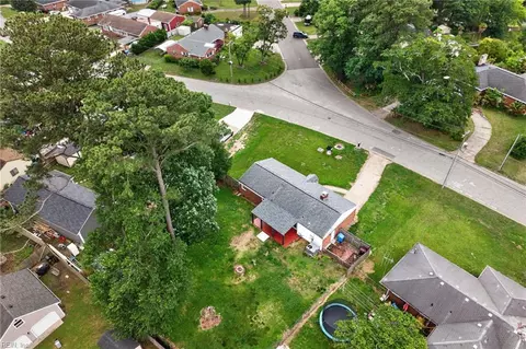 313 Sparrow Rd, Chesapeake, VA 23325