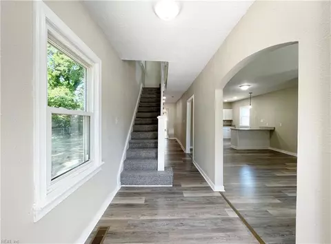 Entry Way - 722 Rolfe St, Hampton, VA 23661 photo 1 of 3