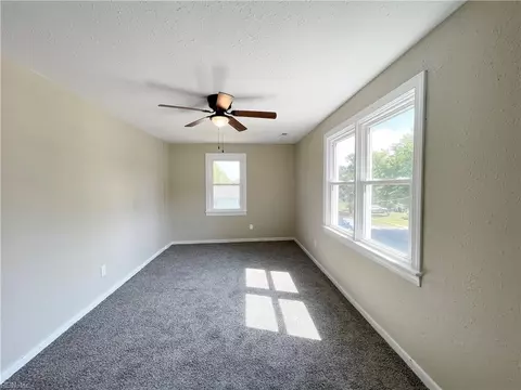 Bedroom - 722 Rolfe St, Hampton, VA 23661 photo 6 of 9
