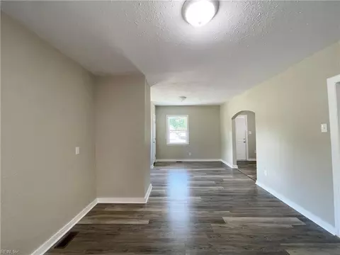 Living - 722 Rolfe St, Hampton, VA 23661 photo 3 of 3