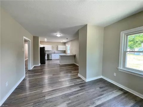 Living - 722 Rolfe St, Hampton, VA 23661 photo 2 of 3