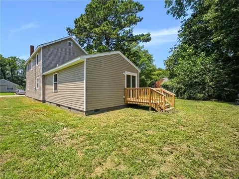 Exterior - 722 Rolfe St, Hampton, VA 23661 photo 4 of 4