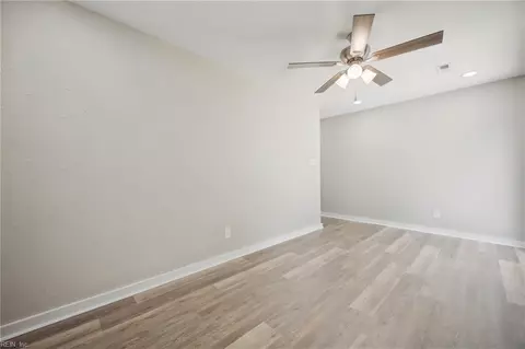 Living - 722 Rolfe St, Hampton, VA 23661 photo 4 of 4