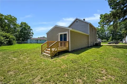 Exterior - 722 Rolfe St, Hampton, VA 23661 photo 3 of 4