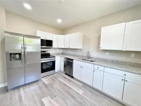 Kitchen - 722 Rolfe St, Hampton, VA 23661 photo 2 of 3