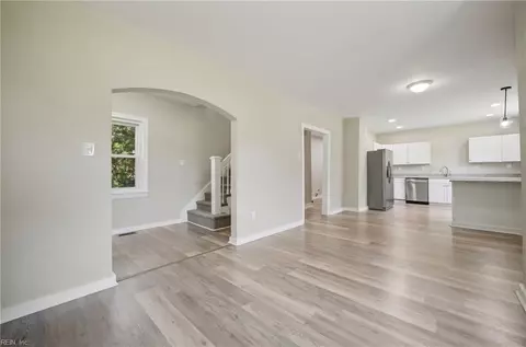 Entry Way - 722 Rolfe St, Hampton, VA 23661 photo 2 of 6
