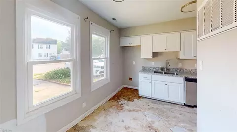 Entry Way - 3208 Clover Rd E, Chesapeake, VA 23321 photo 6 of 9