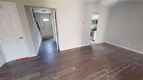Entry Way - 3208 Clover Rd E, Chesapeake, VA 23321 photo 2 of 9