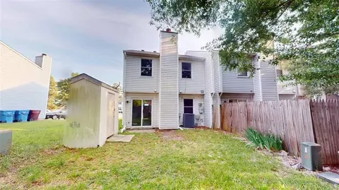 Exterior - 3208 Clover Rd E, Chesapeake, VA 23321 photo 4 of 5