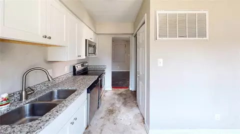 Entry Way - 3208 Clover Rd E, Chesapeake, VA 23321 photo 7 of 9
