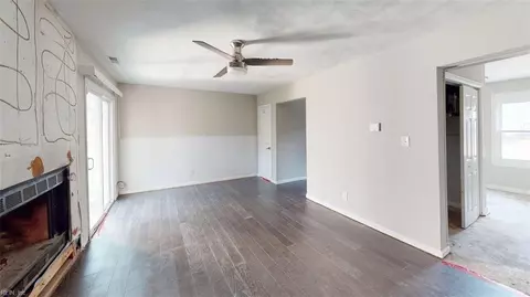 Living - 3208 Clover Rd E, Chesapeake, VA 23321 photo 3 of 6