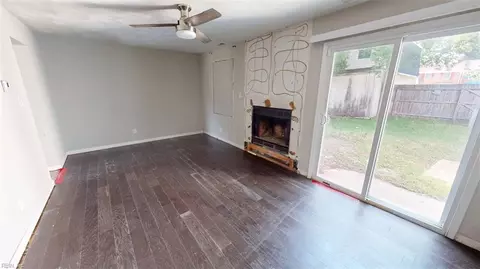 Living - 3208 Clover Rd E, Chesapeake, VA 23321 photo 5 of 6