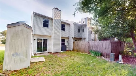 Exterior - 3208 Clover Rd E, Chesapeake, VA 23321 photo 5 of 5