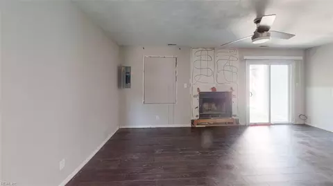 Living - 3208 Clover Rd E, Chesapeake, VA 23321 photo 2 of 6