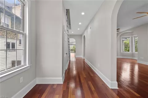 Entry Way - 421 E Pembroke Ave, Hampton, VA 23669 photo 1 of 5