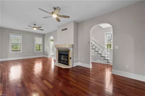 Living - 421 E Pembroke Ave, Hampton, VA 23669 photo 3 of 5