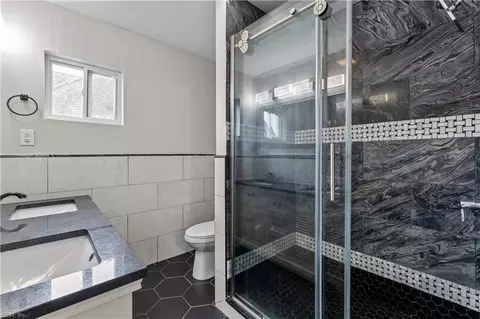 Bath - 421 E Pembroke Ave, Hampton, VA 23669 photo 5 of 6