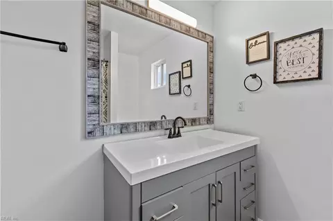 Bath - 421 E Pembroke Ave, Hampton, VA 23669 photo 4 of 6