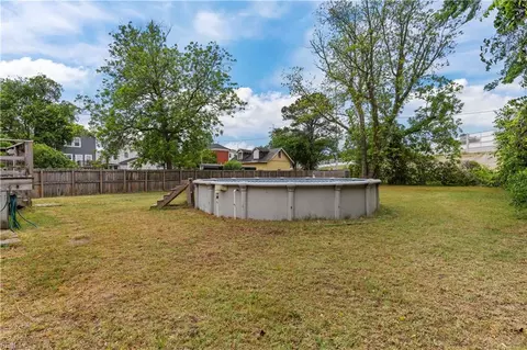 Exterior - 421 E Pembroke Ave, Hampton, VA 23669 photo 6 of 8