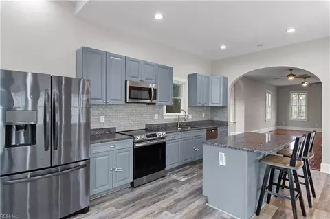 Kitchen - 421 E Pembroke Ave, Hampton, VA 23669 photo 4 of 5